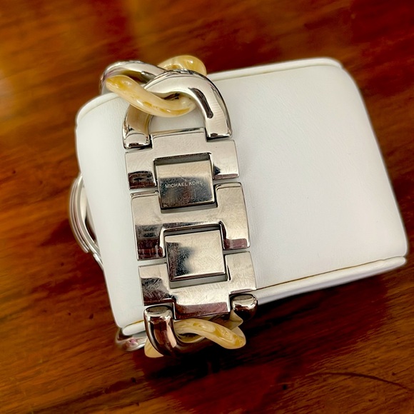 Michael Kors Runway Chain Link Watch - Picture 4 of 4